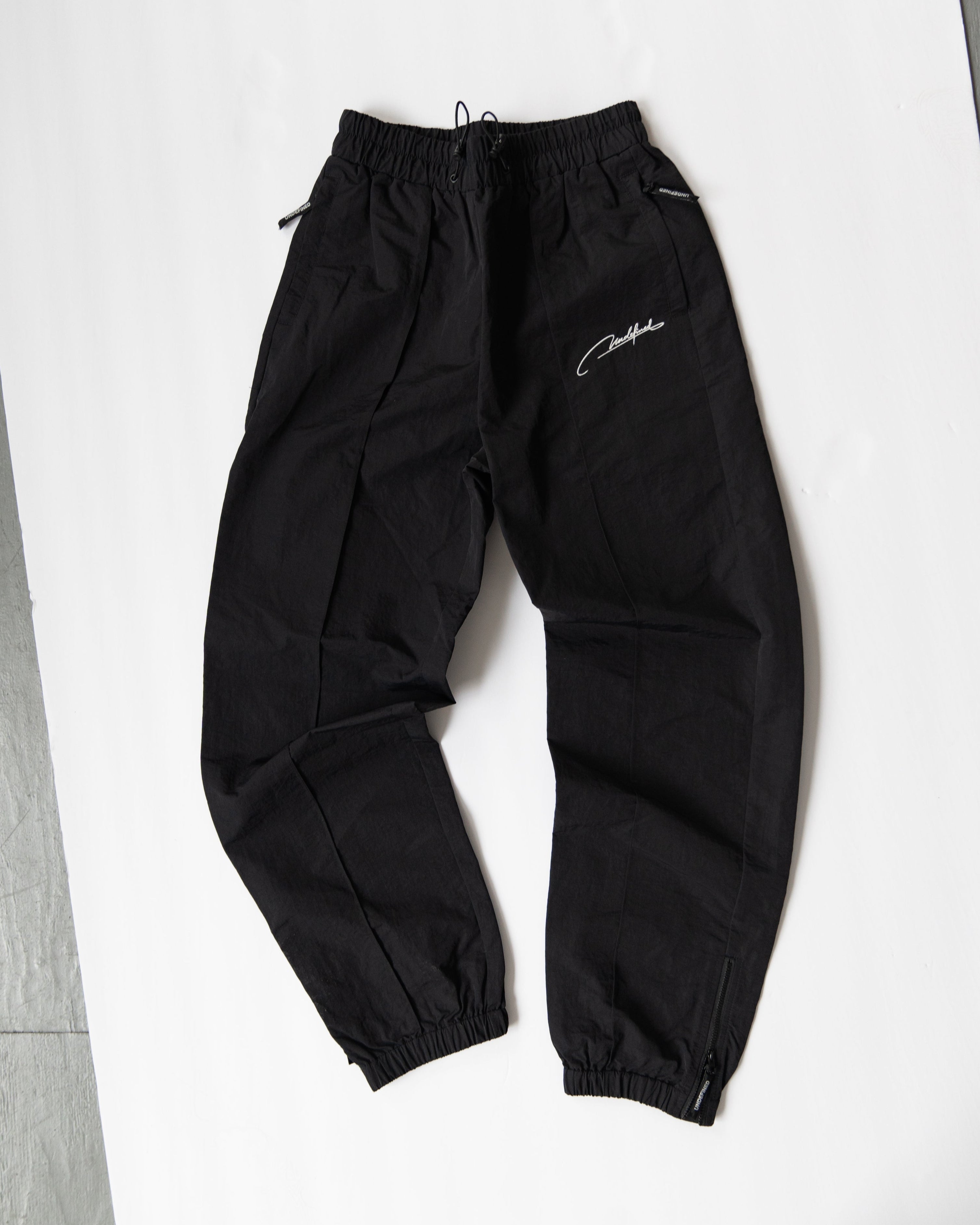 Signature Pleat Jet Track Pant - Black – Undefined Collective